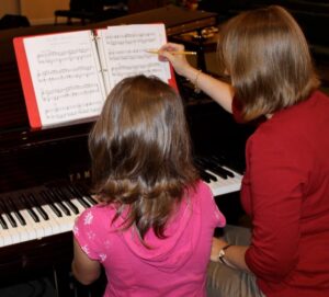 Piano Lesson Time: Play piano